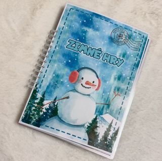 ❄️✨ Zimná a vianočná knižka Kúzelná knižka plná zimnej atmosféry a vianočnej radosti! Dieliky na suchý zips pomáhajú deťom...